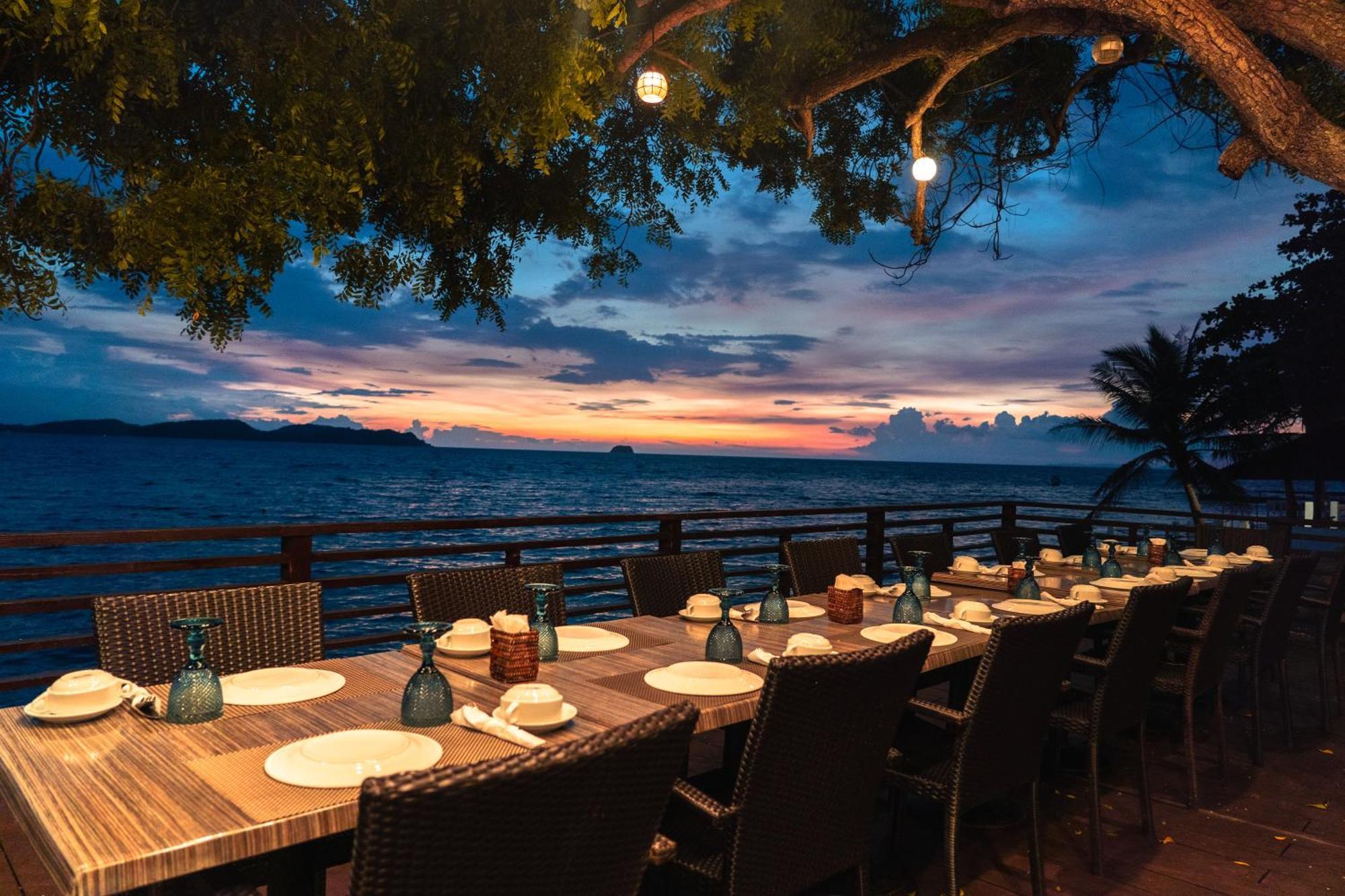 Altamare Dive And Leisure Resort Anilao Мабини Экстерьер фото
